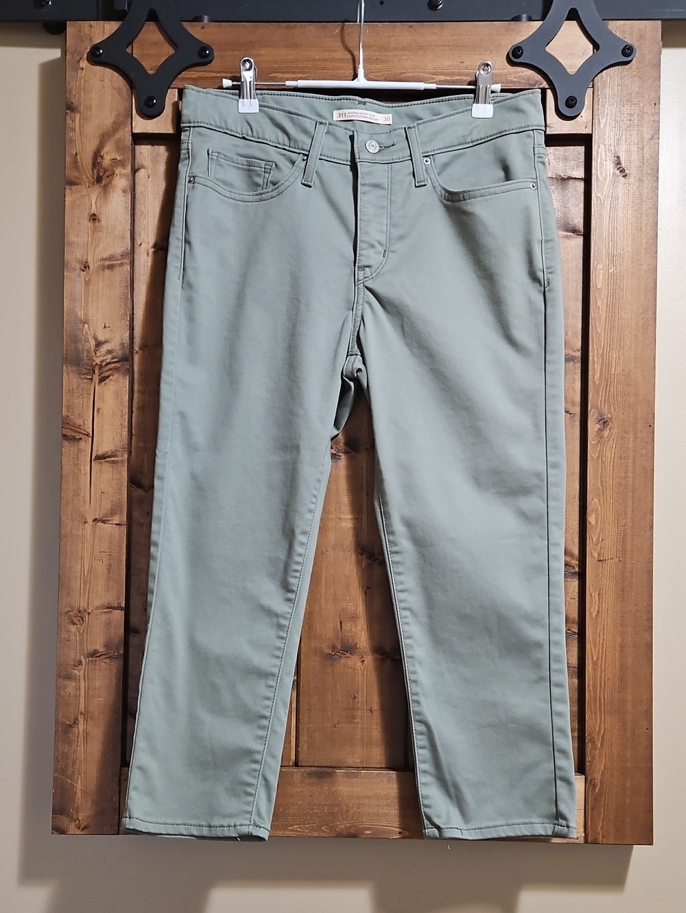 Levi's 311 Shaping Skinny Capri Women's Pants In Green W32